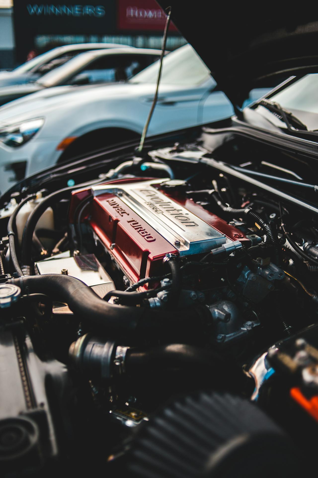 Bateria automotiva em vão de motor